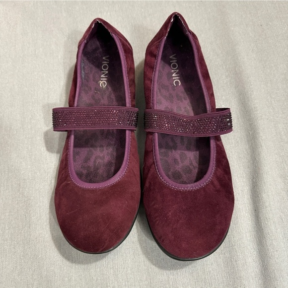 Vionic "Fern" wine colored Mary Jane flats, Orthaheel, embellished, suede, sz 10 - Picture 1 of 7